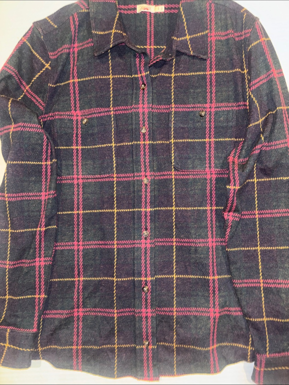 FAHERTY.. THE LEGEND BUTTON DOWN SHIRT/SWEATER VERY SOFT FLANNEL SIZE MEDIUM